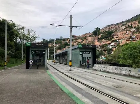 아파트 Zona Rosa De Medellin, Ubicacion Central Cerca De Centros Comerciales Y Tranvia Del Metro Ba