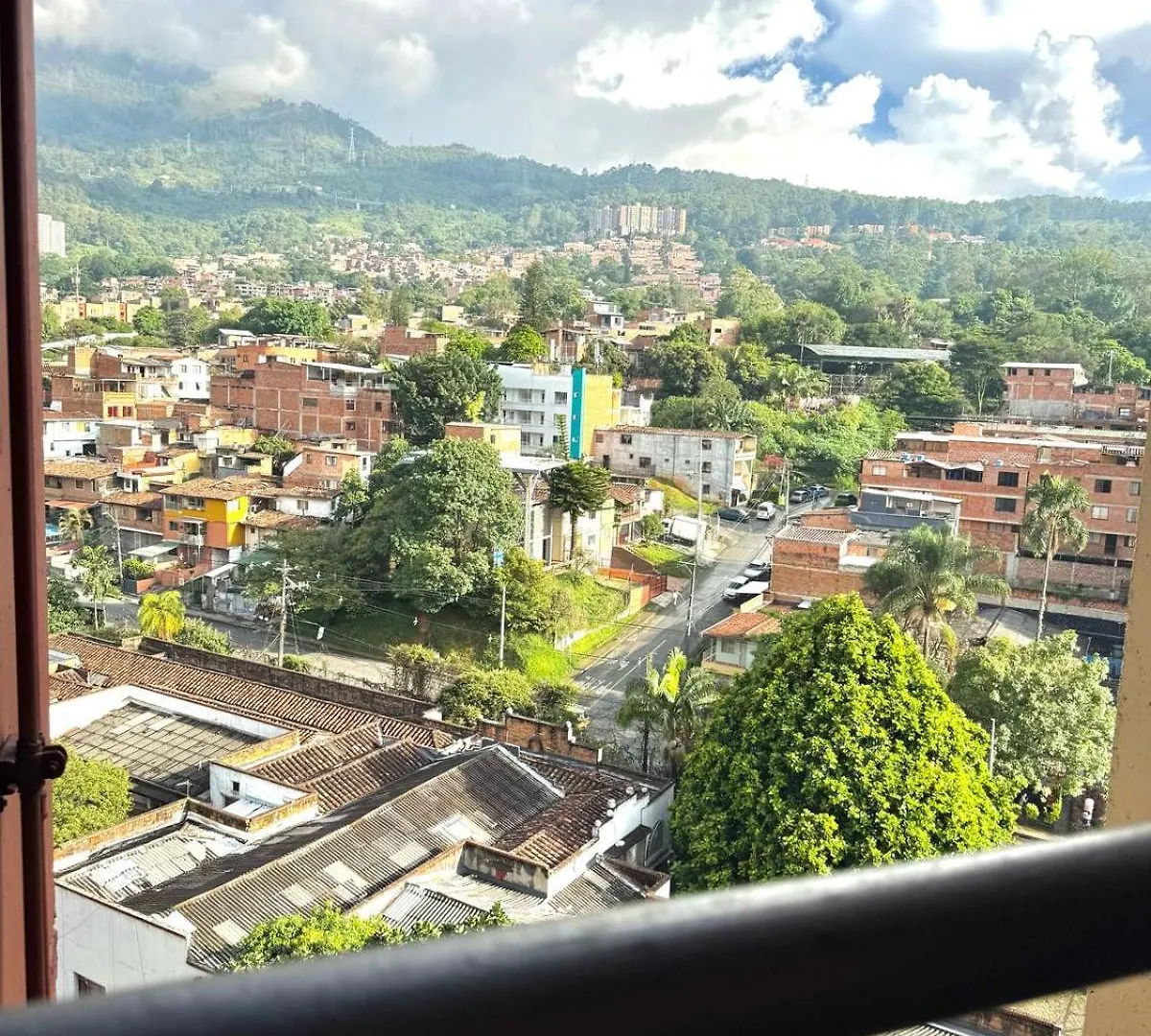 Zona Rosa De Medellin, Ubicacion Central Cerca De Centros Comerciales Y Tranvia Del Metro Ba 메딜린