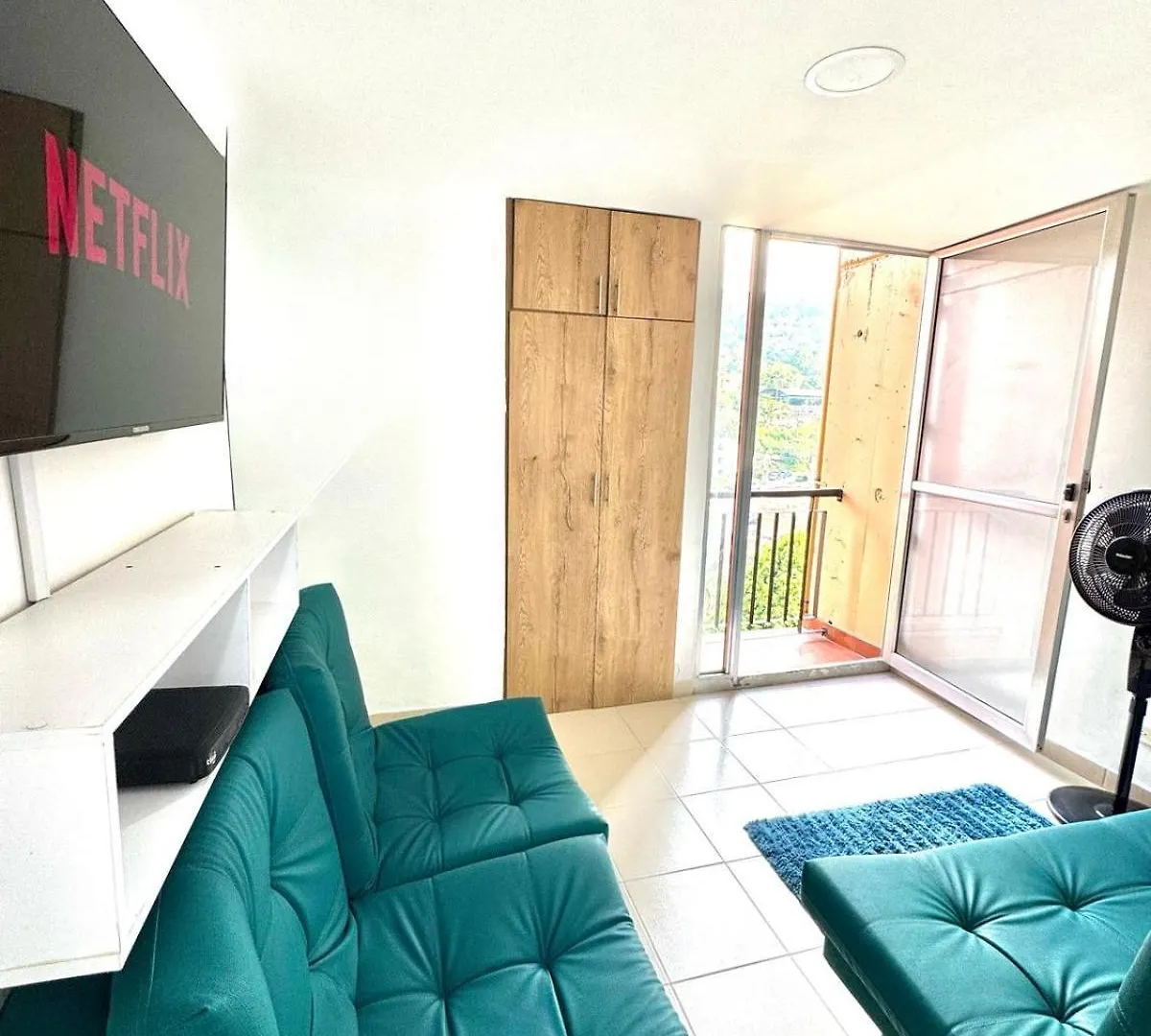 Apartamento Zona Rosa De Medellin, Ubicacion Central Cerca De Centros Comerciales Y Tranvia Del Metro Ba