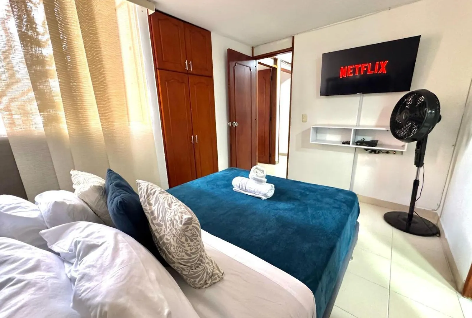 Apartamento Zona Rosa De Medellin, Ubicacion Central Cerca De Centros Comerciales Y Tranvia Del Metro Ba